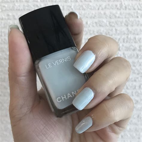 chanel le vernis bleu pastel|More.